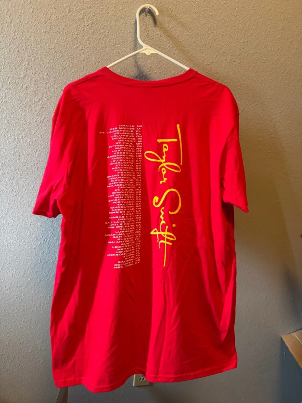 Taylor Swift Speak Now Tour Graphic Tee - Picture 9 of 9